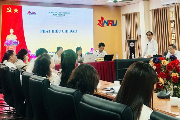 Title: TS. Nguyễn Ngọc Hiếu - Bí thư Đảng ủy, Hiệu trưởng Nhà trường phát biểu chỉ đạo Hội nghị. - Description: Bí thư Đảng ủy, Hiệu trưởng Nguyễn Ngọc Hiếu phát biểu chỉ đạo Hội nghị Liên phòng II.