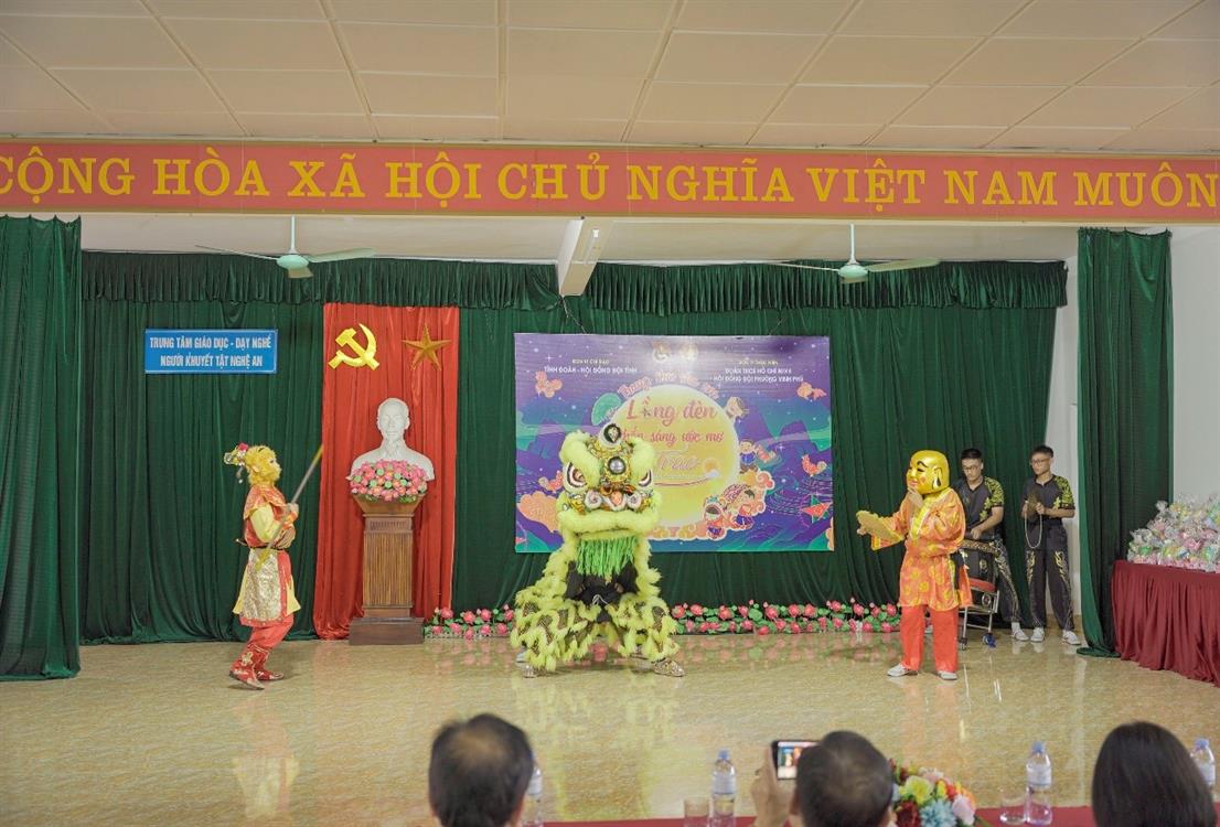 Câu lạc bộ Viết tiếp ước mơ , Khoa Tài chính – Ngân hàng, Trường Đại học Nghệ An tham gia tổ chức Chương trình “Trung thu cho em – Lồng đèn thắp sáng ước mơ”