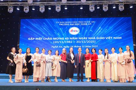 Gặp mặt chào mừng 43 năm Ngày Nhà giáo Việt Nam 20/11