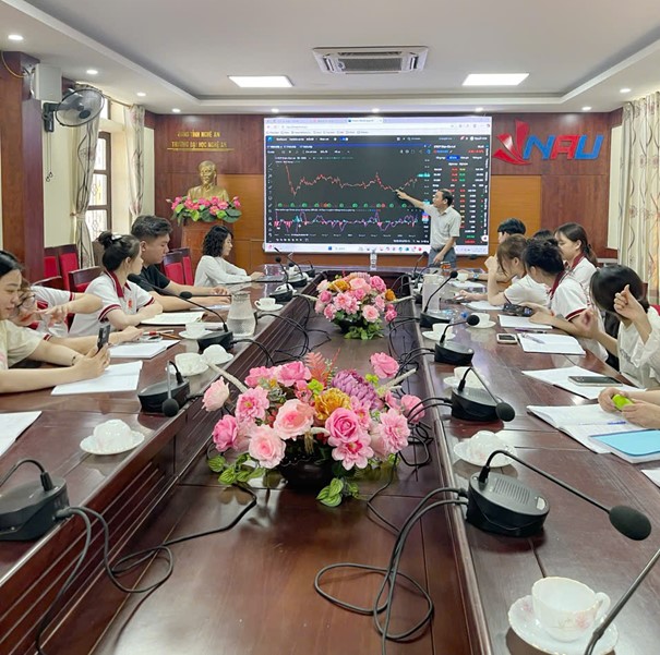 Thỉnh giảng học phần Thị trường chứng khoán chuyên đề “Sử dụng một số chỉ báo trong mua bán chứng khoán”