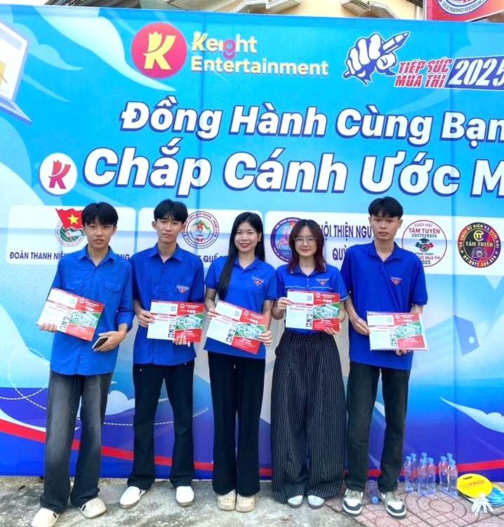 Cùng NAU đi muôn nơi - Tiếp sức mùa thi, lan tỏa yêu thương và giá trị nhân văn