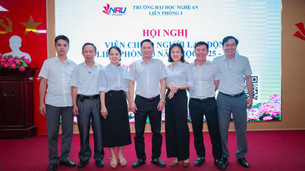 Nhà điều hành Trung tâm Ngoại ngữ - Tin học