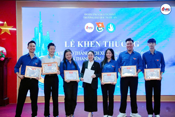 Lễ tuyên dương, khen thưởng các cá nhân xuất sắc trong công tác đoàn thanh niên – hội sinh viên năm 2025 Và trao quyết định thành lập câu lạc bộ “viết tiếp ước mơ”