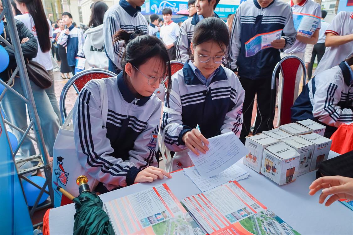 Trường Đại học Nghệ An tham gia Chương trình Tư vấn tuyển sinh – Hướng nghiệp 2026 do Báo Tuổi Trẻ tổ chức tại Nghệ An 