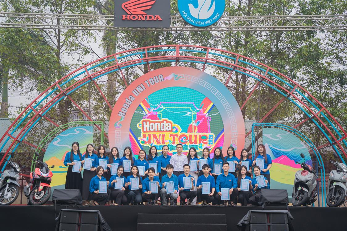 SINH VIÊN KHOA KINH TẾ – QTKD TỎA SÁNG TỪ PHONG TRÀO – KHẲNG ĐỊNH GIÁ TRỊ ĐÀO TẠO