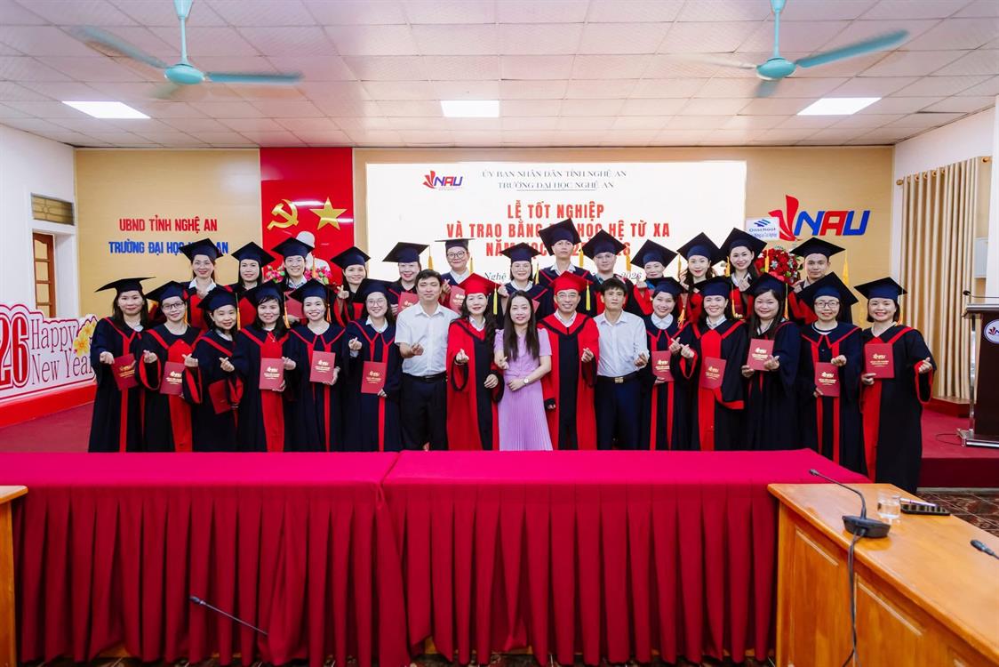 Lễ bế giảng và trao bằng tốt nghiệp cho sinh viên Đại học từ xa khoá 10, 11 năm học 2025-2026